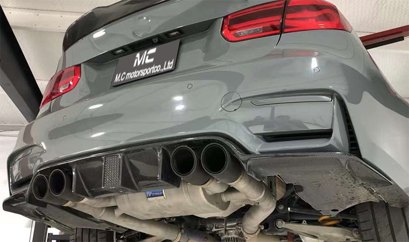 For BMW 4 Series M3 M4 F80 F82 KS Style Carbon Fiber Diffuser With Led Light